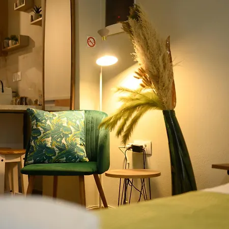 Petite With Patio At Garitsa! Apartment *