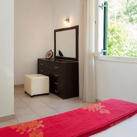 Sea View Apartment *