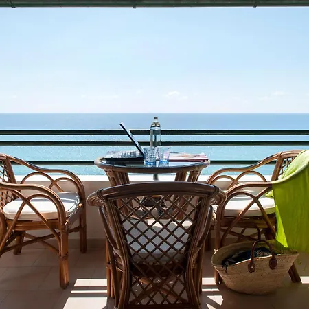 Sea View Apartment *