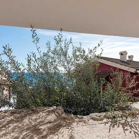 Sea View Apartment *