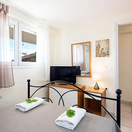Sea View Apartment *