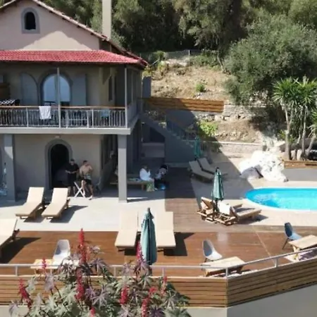 Villa Manolatou *