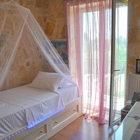 Stone Pool House Gouvia * Poulades