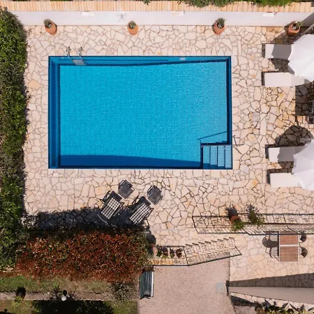 Tulip House Pool In Corfu Pousada