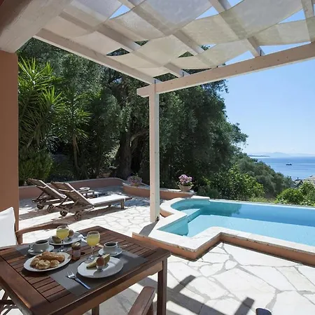 The Cottage, Kaminaki *