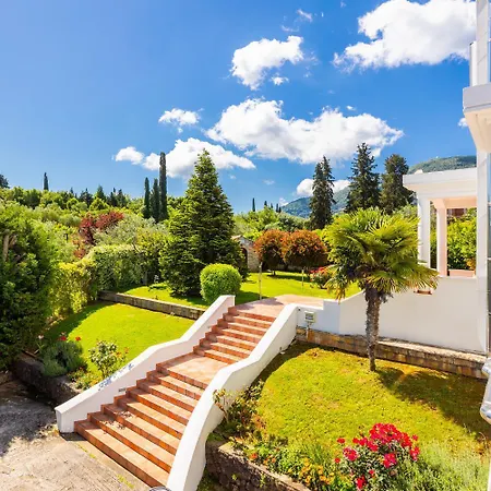Noulia Villa