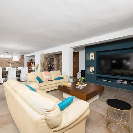 Noulia Villa *