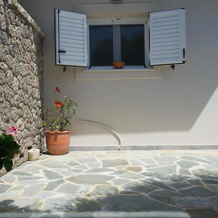 Vakantiehuis Avgi - Avra House With Shared Pool By Filoxenia *