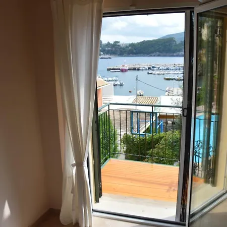 Akis Apartment *