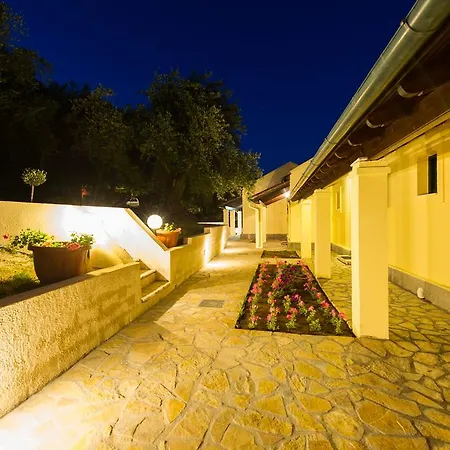Apartment Renata &