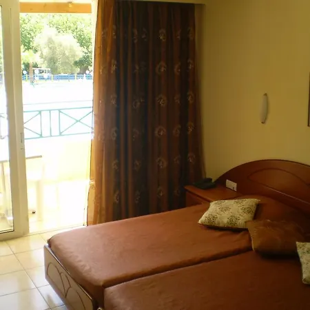 Aparthotel Damia Apts 2*