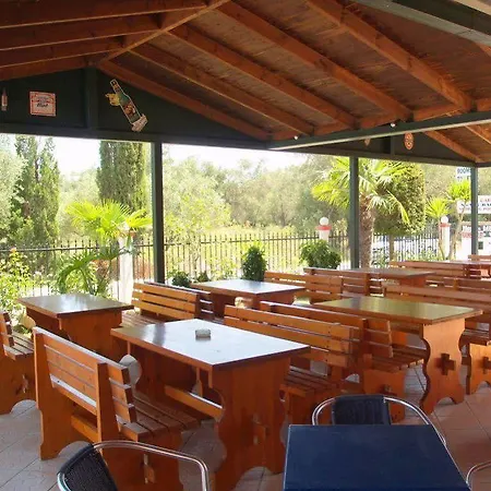 Nikos Aparthotel